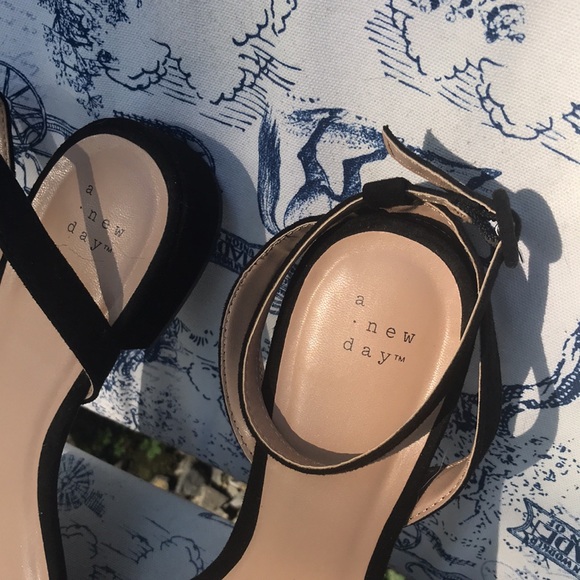 A new day suede sandals black open toe size 10 - Picture 2 of 8